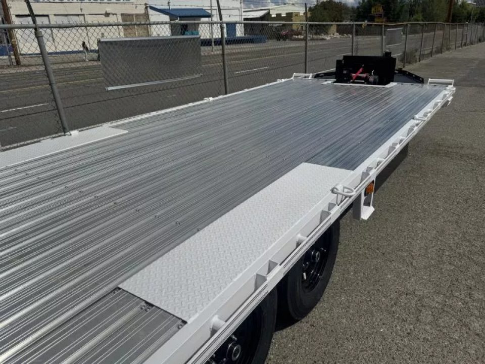New 2026 Diamond C DEC 26' Max Ramp - 14.9K Deckover Equipment Trailer