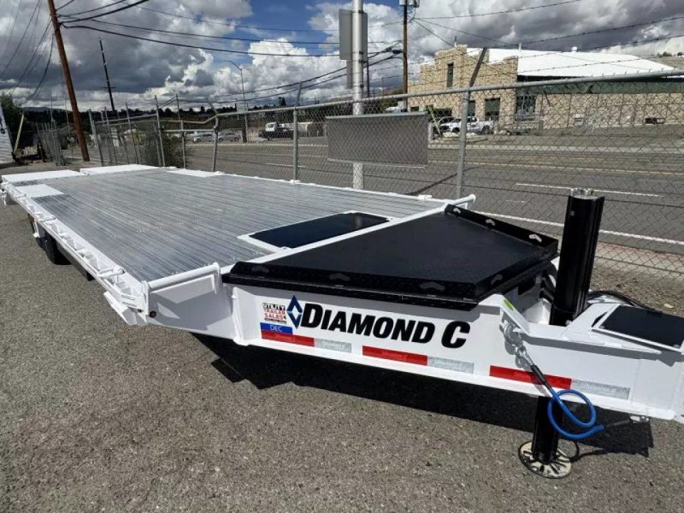 New 2026 Diamond C DEC 26' Max Ramp - 14.9K Deckover Equipment Trailer