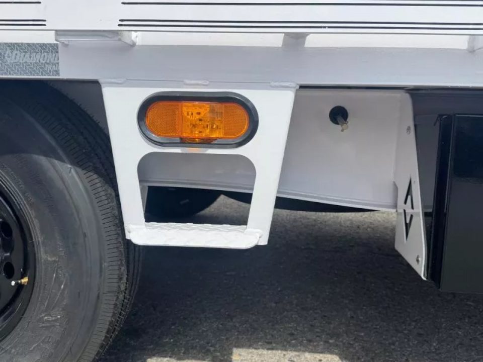 New 2026 Diamond C DEC 26' Max Ramp - 14.9K Deckover Equipment Trailer