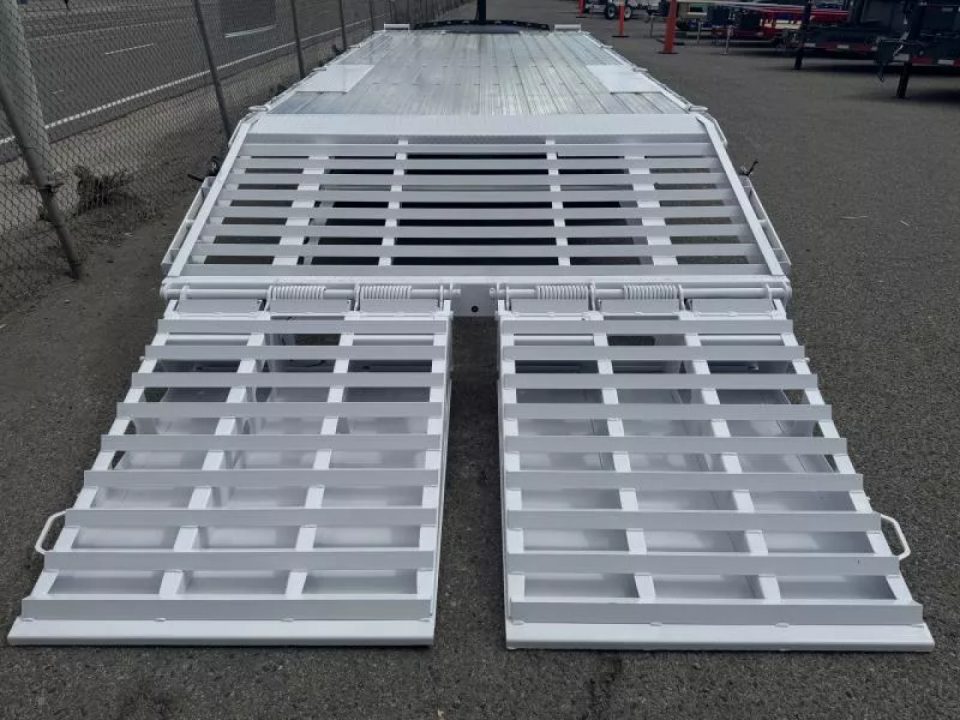 New 2026 Diamond C DEC 26' Max Ramp - 14.9K Deckover Equipment Trailer