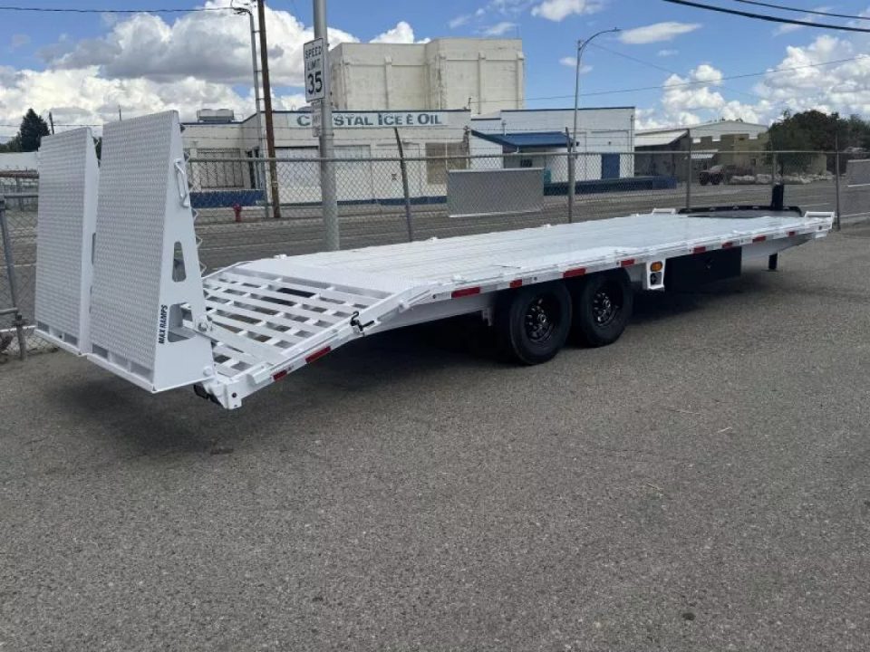 New 2026 Diamond C DEC 26' Max Ramp - 14.9K Deckover Equipment Trailer