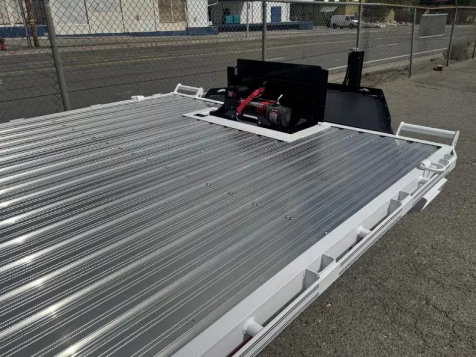 New 2026 Diamond C DEC 26' Max Ramp - 14.9K Deckover Equipment Trailer