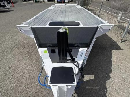 New 2026 Diamond C DEC 26' Max Ramp - 14.9K Deckover Equipment Trailer