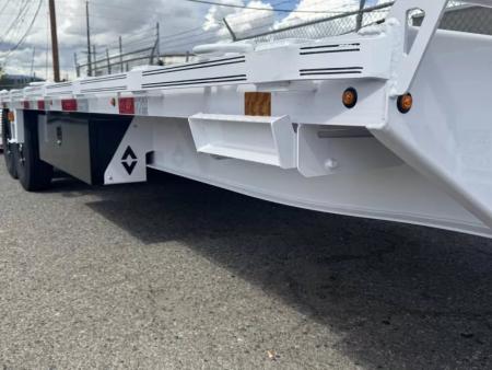 New 2026 Diamond C DEC 26' Max Ramp - 14.9K Deckover Equipment Trailer