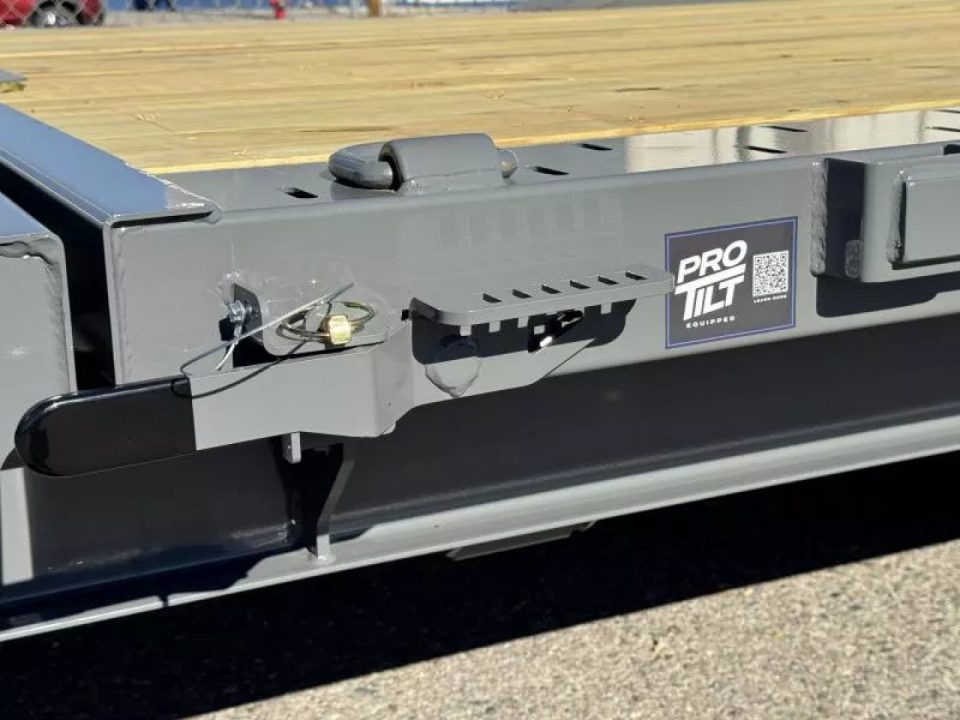 New 2026 Diamond C HXD 102"x22' - 15.5K Equipment Tilt Trailer