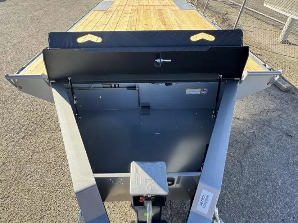 New 2026 Diamond C DEC 22' - 15.5K Deckover Equipment Trailer