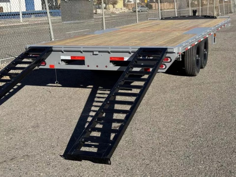 New 2026 Diamond C DEC 22' - 15.5K Deckover Equipment Trailer