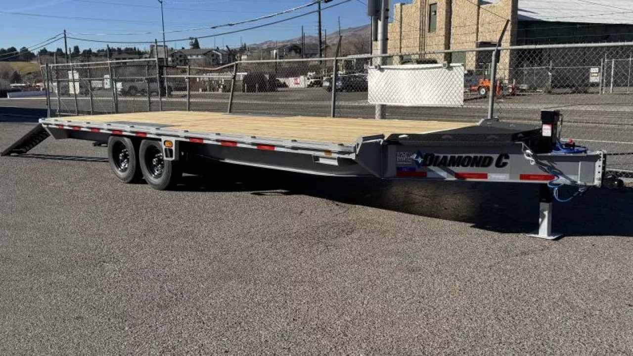 New 2026 Diamond C DEC 22' - 15.5K Deckover Equipment Trailer