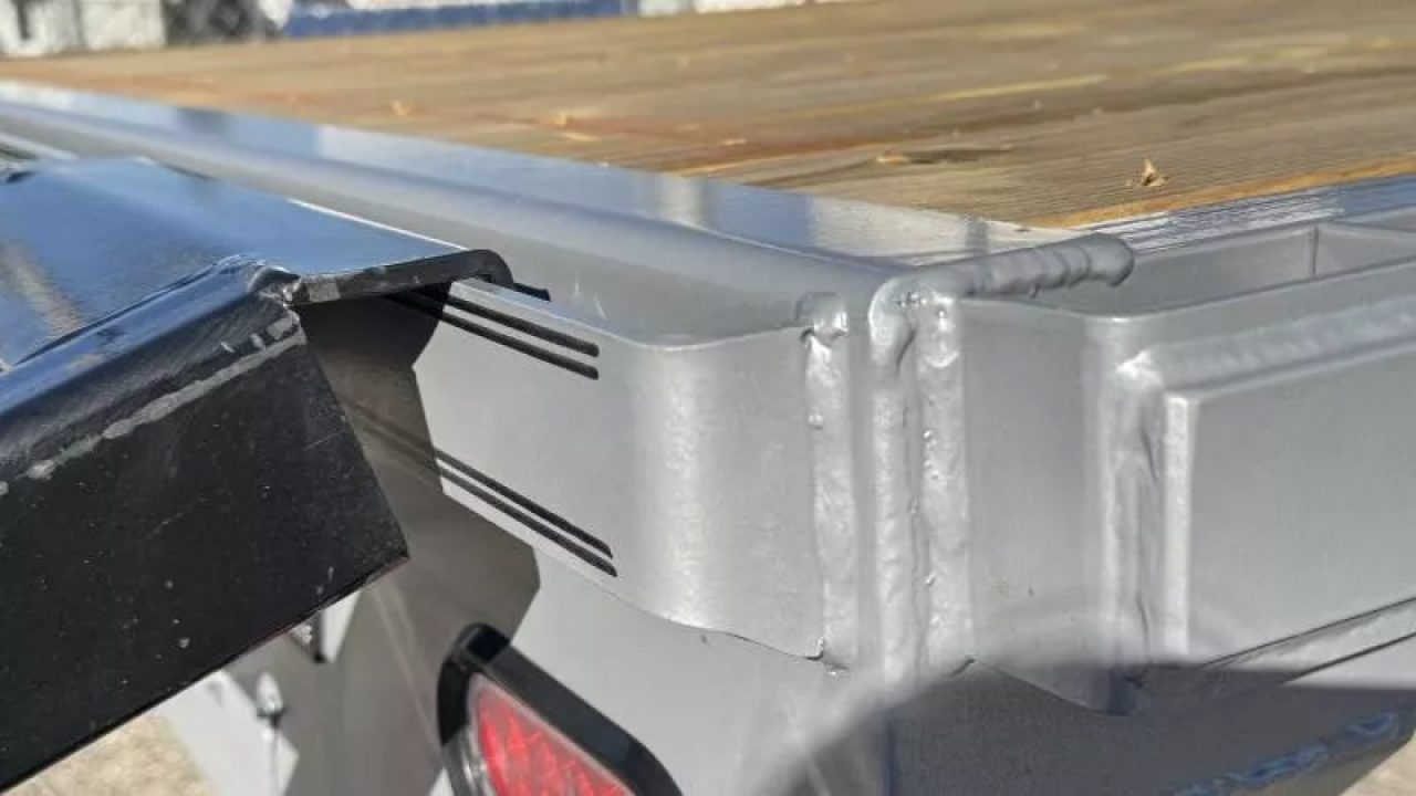 New 2026 Diamond C DEC 22' - 15.5K Deckover Equipment Trailer