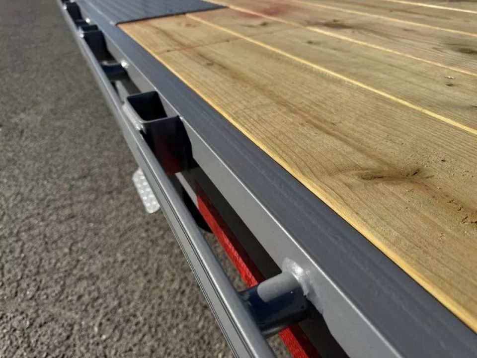 New 2026 Diamond C DEC 22' - 15.5K Deckover Equipment Trailer