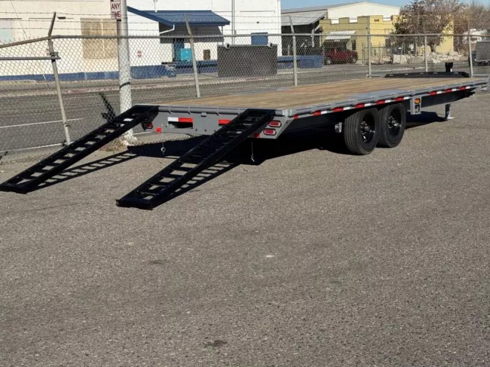 New 2026 Diamond C DEC 22' - 15.5K Deckover Equipment Trailer