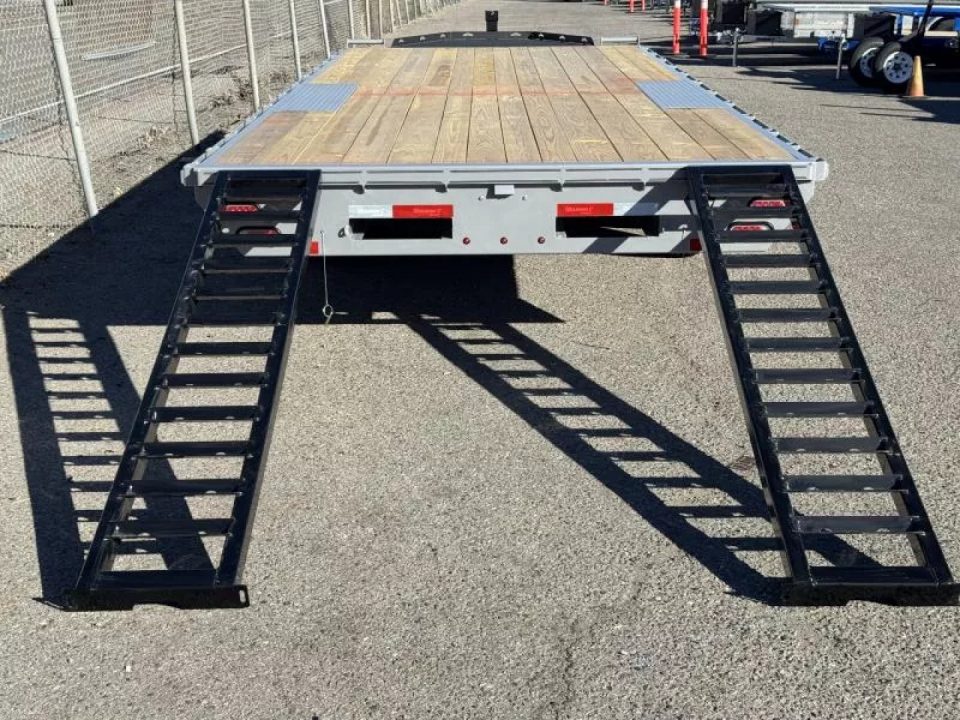 New 2026 Diamond C DEC 22' - 15.5K Deckover Equipment Trailer