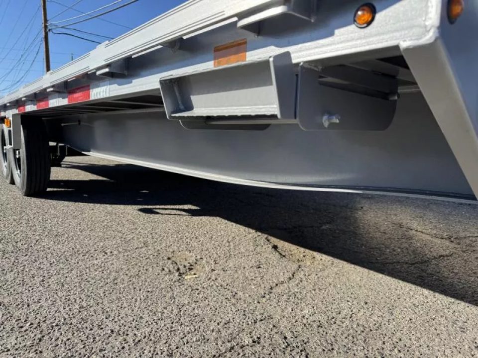 New 2026 Diamond C DEC 22' - 15.5K Deckover Equipment Trailer