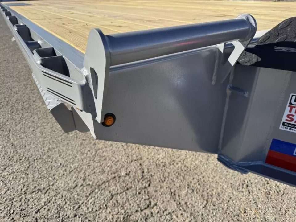 New 2026 Diamond C DEC 22' - 15.5K Deckover Equipment Trailer