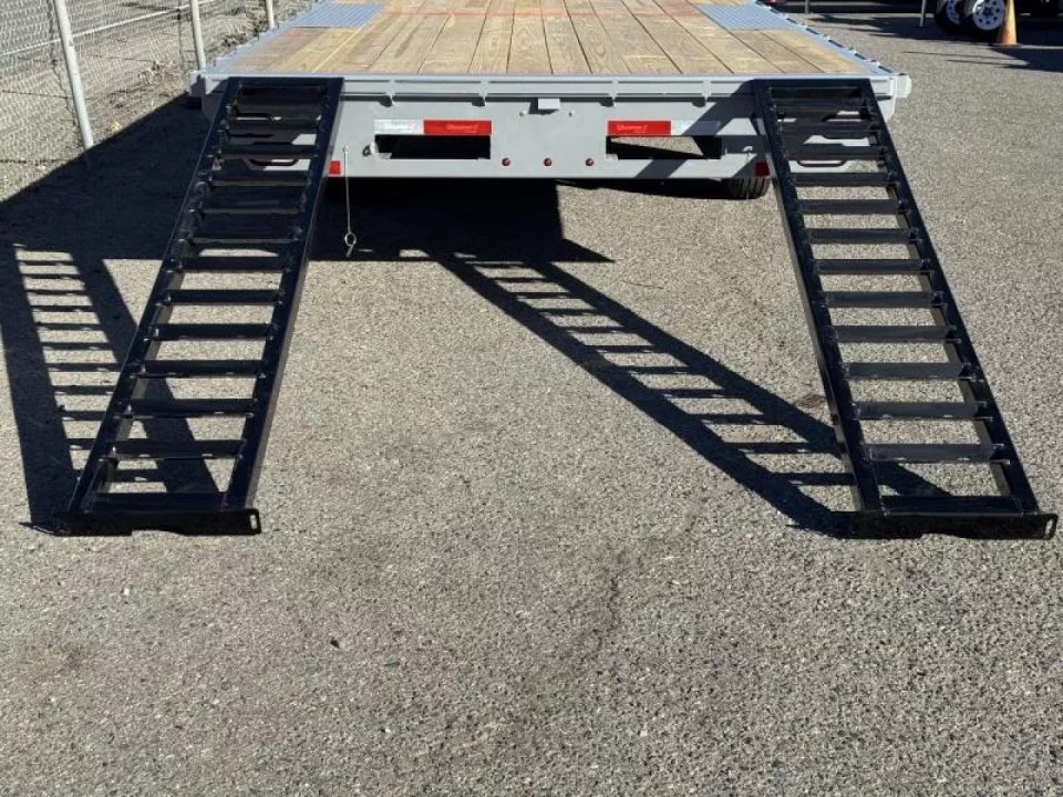 New 2026 Diamond C DEC 22' - 15.5K Deckover Equipment Trailer