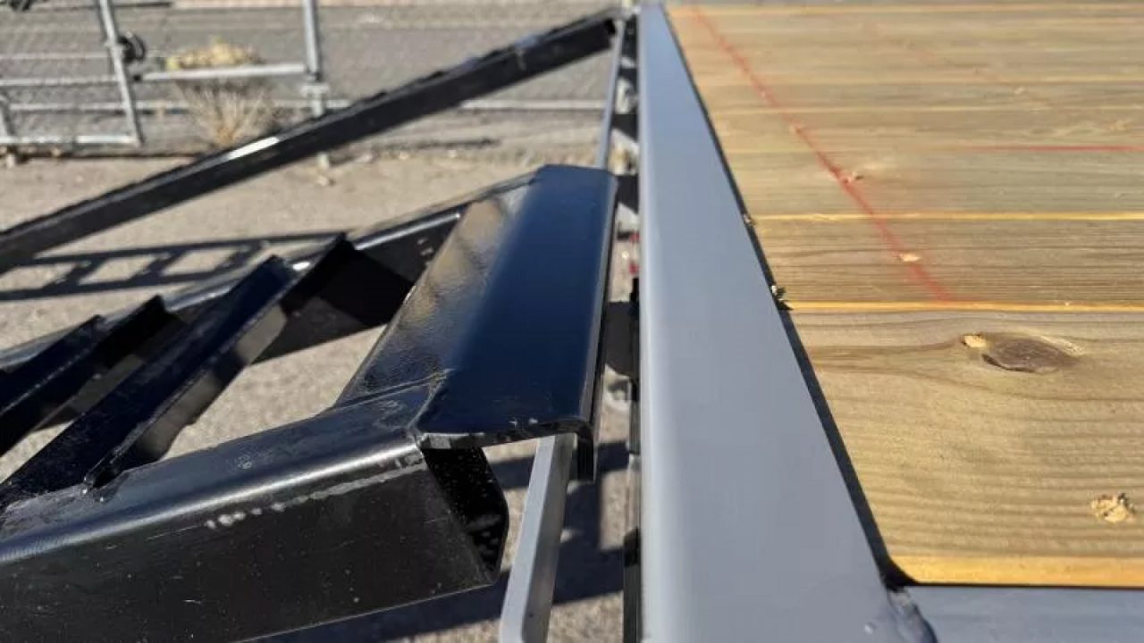 New 2026 Diamond C DEC 22' - 15.5K Deckover Equipment Trailer