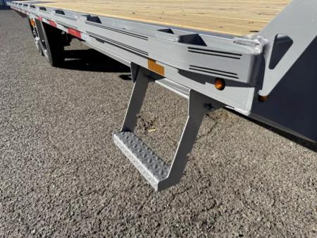 New 2026 Diamond C DEC 22' - 15.5K Deckover Equipment Trailer