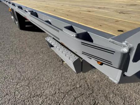 New 2026 Diamond C DEC 22' - 15.5K Deckover Equipment Trailer