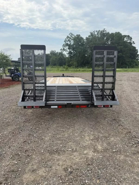 New 2025 Diamond C Trailers DEC207 Equipment Trailer