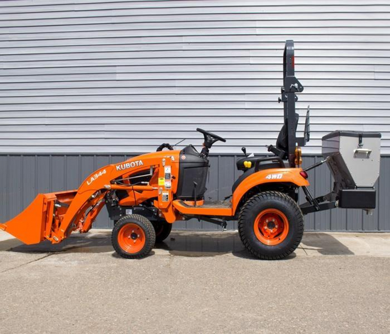 New DPS21350 - BOSS EXACT PATH 6.0 CU. FT DROP SALT SPREADER