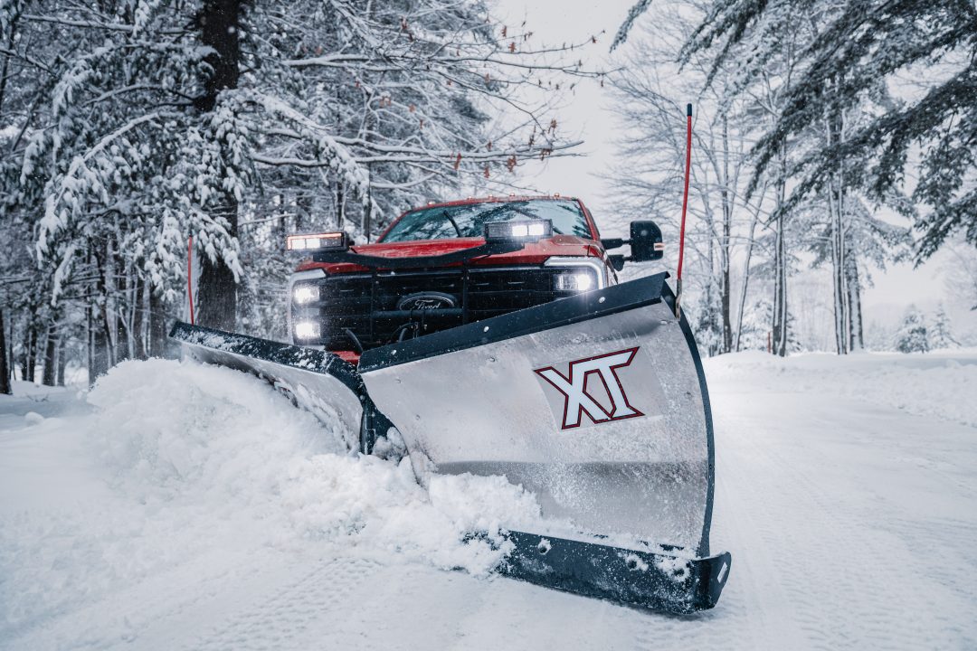 New MSC18792 - BOSS SNOWPLOW RT3 9'2'' STAINLESS V-XT V-PLOW with Cold front