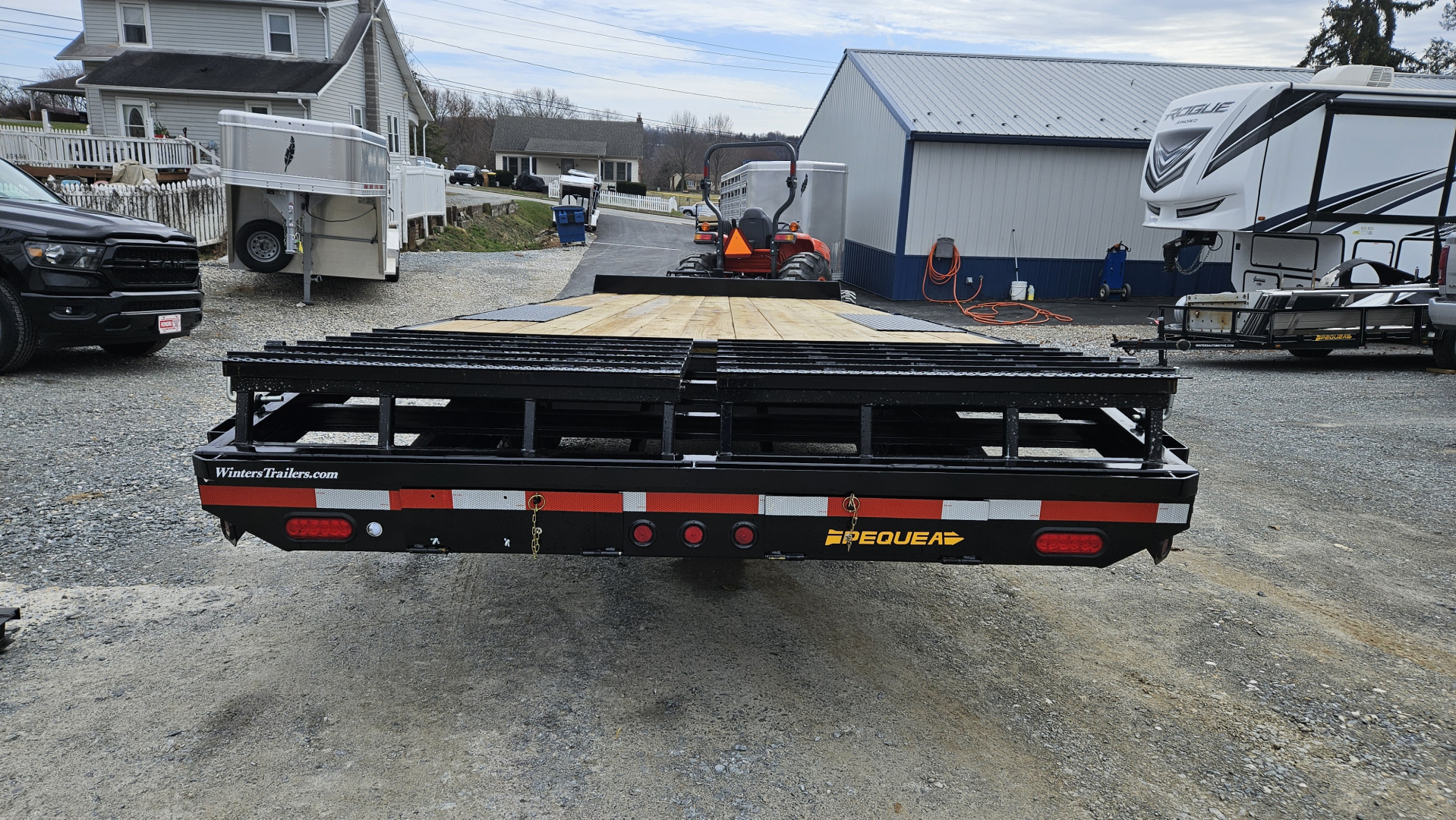 New 2025 Pequea Trailers HDDO 20' LEVELER Deckover Trailer