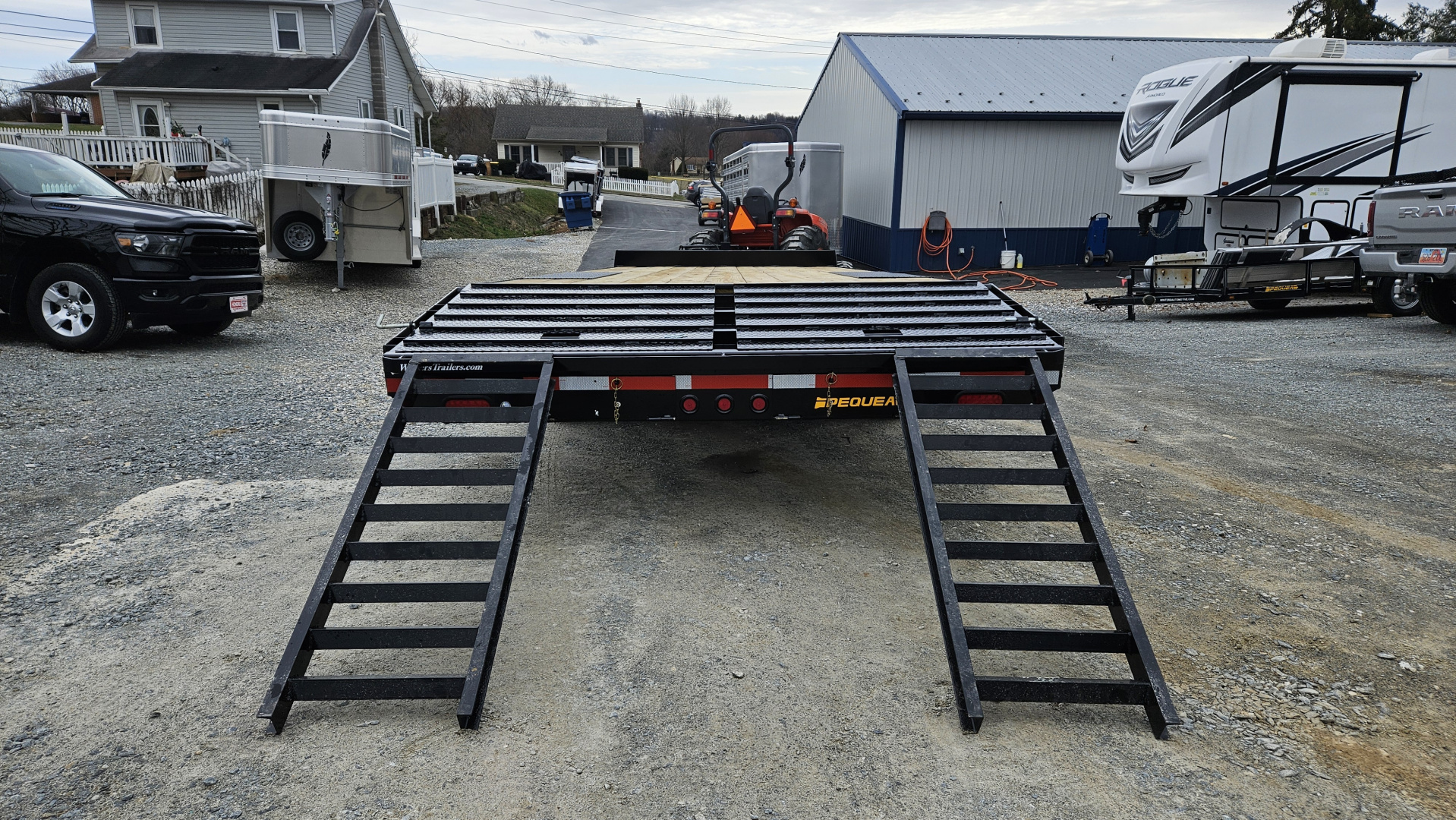 New 2025 Pequea Trailers HDDO 20' LEVELER Deckover Trailer