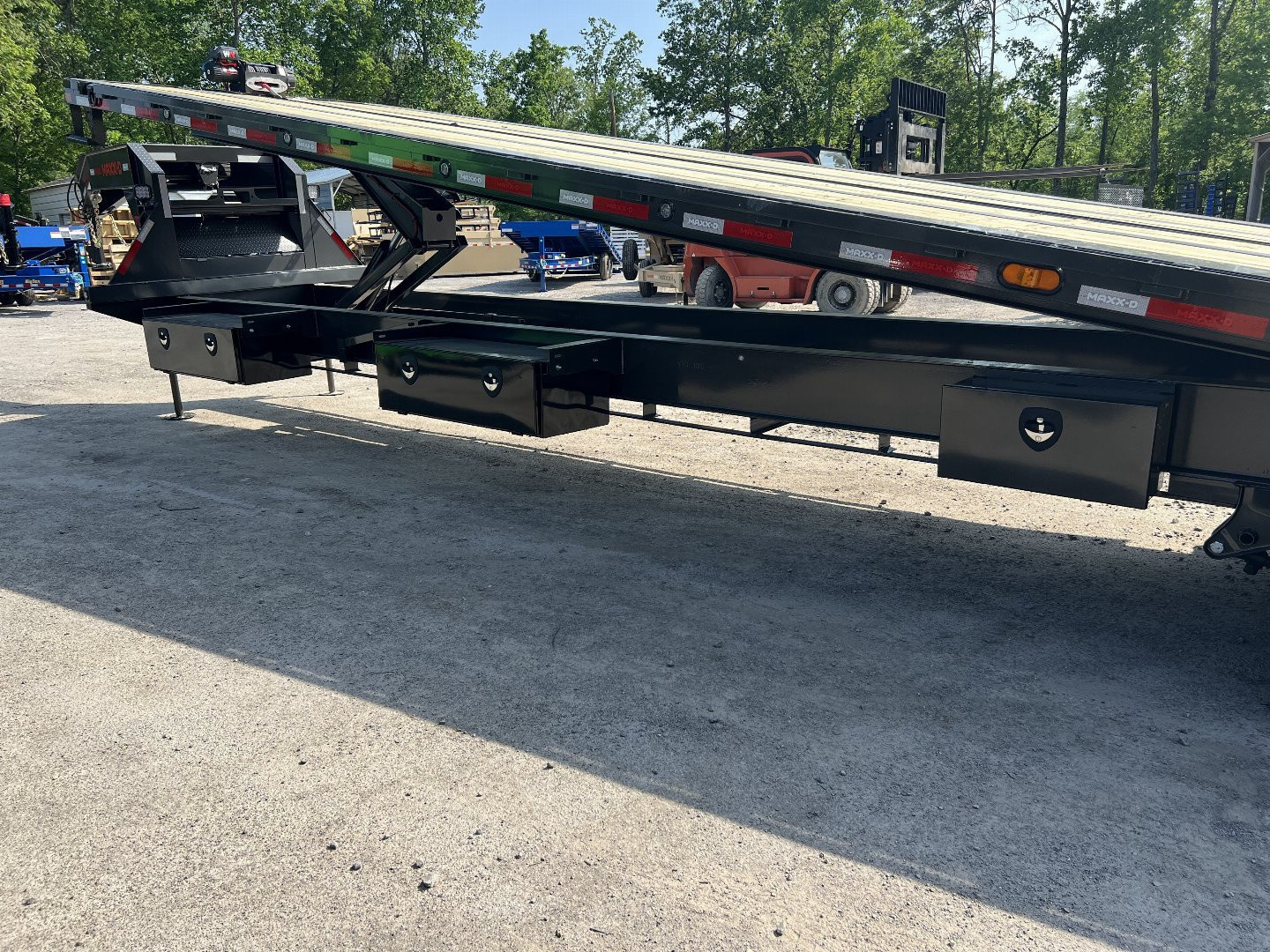 New 2026 MAXX-D TDX 15 TON GOOSE HYD JCK WINCH ADJ SUSP S Equipment Trailer