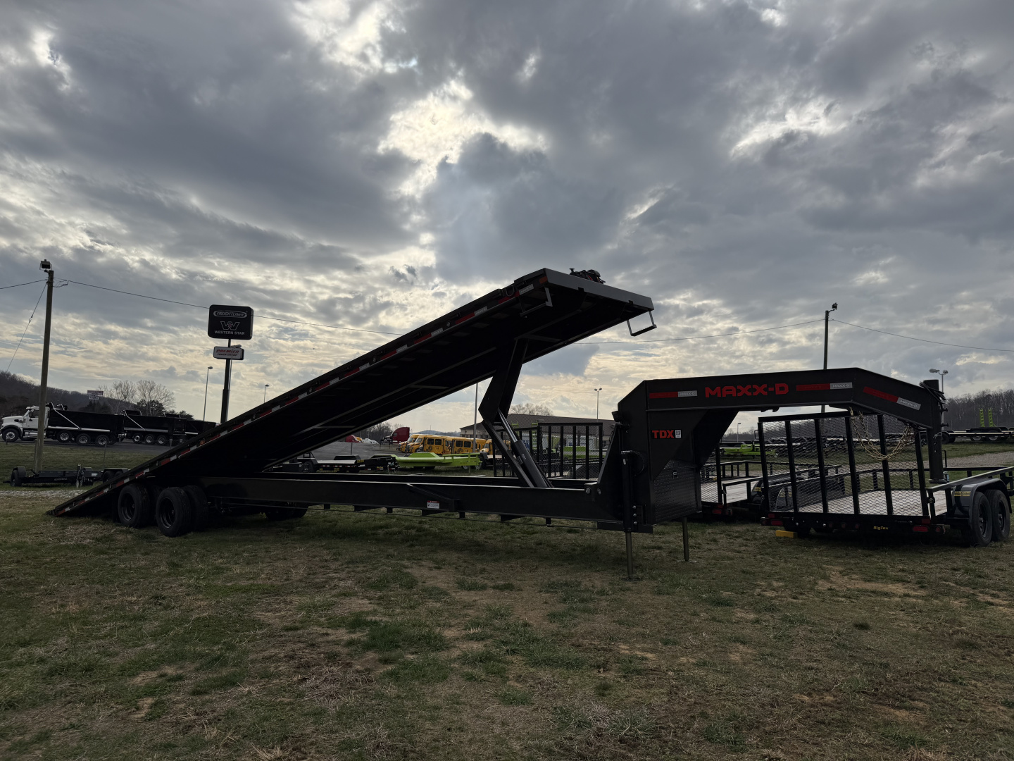New 2026 MAXX-D TDX 15 TON GOOSE HYD JCK WINCH ADJ SUSP S Equipment Trailer