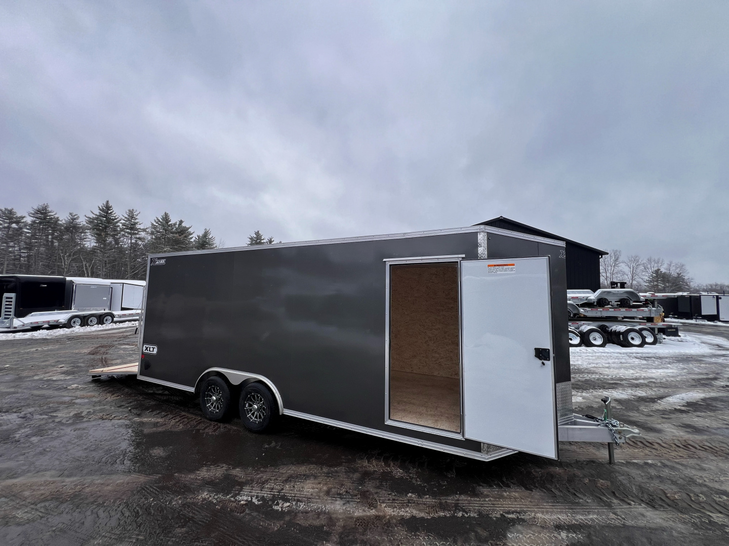 New 2026 High Country 8.5x20+3ft V-Nose - Escape Door / 7' interior height/ Ext. tongue - 9990gvw
