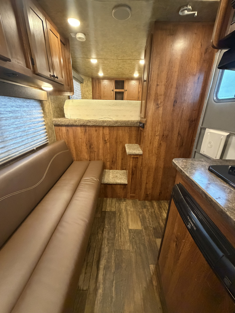 Used 2018 Lakota 4 Horse Living Quarters Gooseneck Horse Trailer