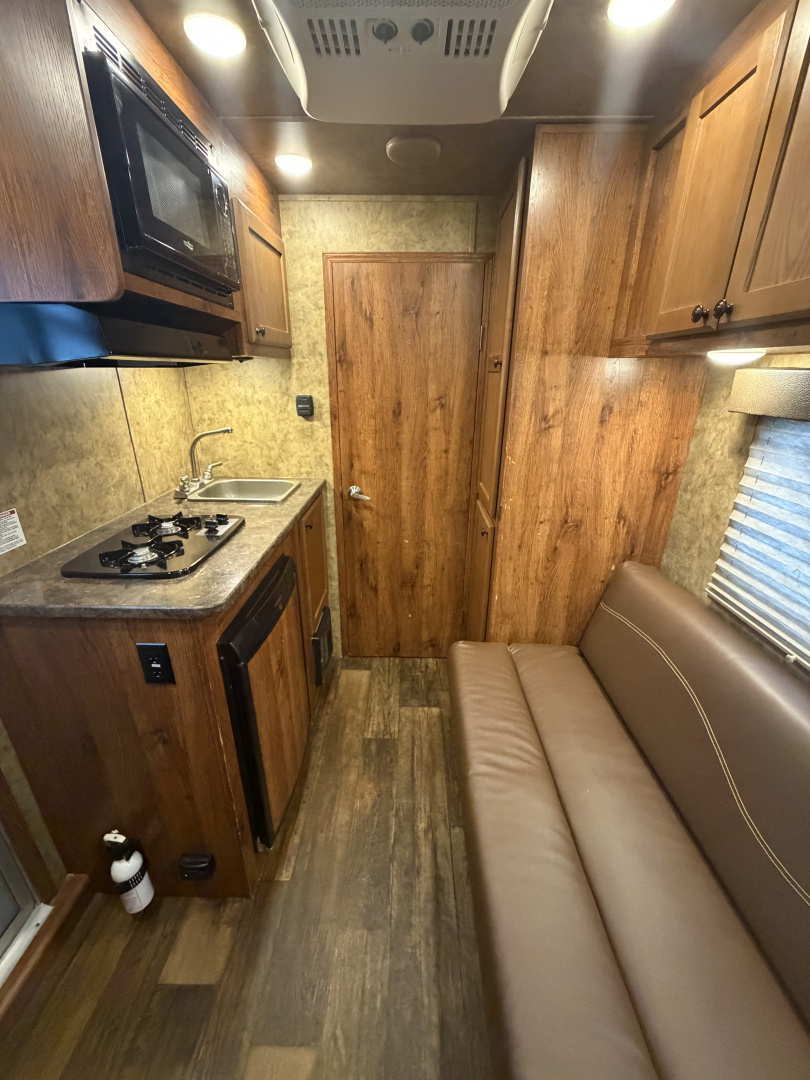 Used 2018 Lakota 4 Horse Living Quarters Gooseneck Horse Trailer