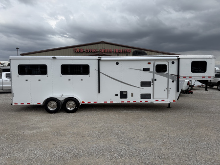 Used 2018 Lakota 4 Horse Living Quarters Gooseneck Horse Trailer