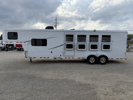 Used 2018 Lakota 4 Horse Living Quarters Gooseneck Horse Trailer