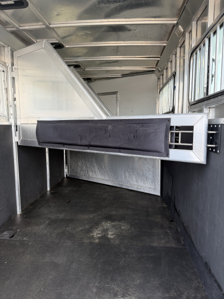Used 2018 Lakota 4 Horse Living Quarters Gooseneck Horse Trailer