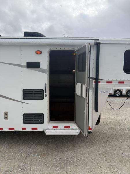 Used 2018 Lakota 4 Horse Living Quarters Gooseneck Horse Trailer