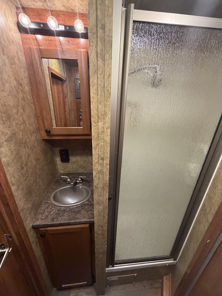 Used 2018 Lakota 4 Horse Living Quarters Gooseneck Horse Trailer