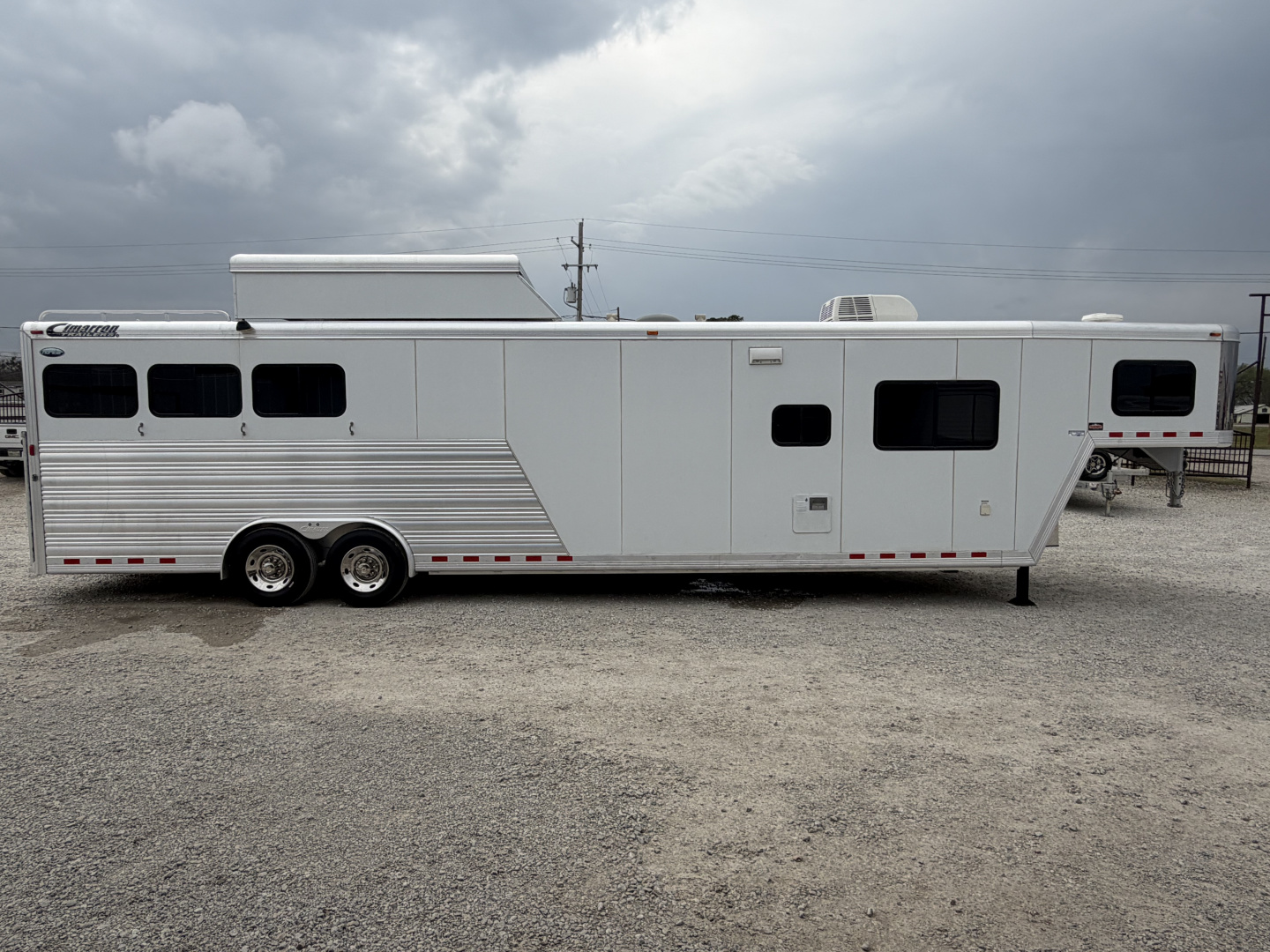 Used 2012 Cimarron 3 Horse 18' Outlaw Living Quarters Midtack 9' Hay pod Gooseneck Horse Trailer
