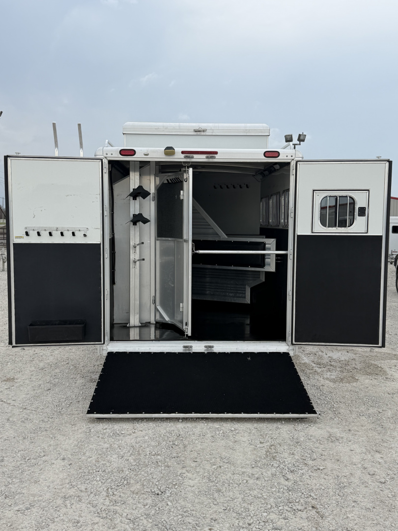 Used 2012 Cimarron 3 Horse 18' Outlaw Living Quarters Midtack 9' Hay pod Gooseneck Horse Trailer