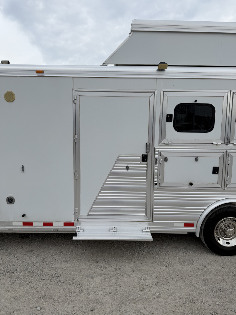 Used 2012 Cimarron 3 Horse 18' Outlaw Living Quarters Midtack 9' Hay pod Gooseneck Horse Trailer