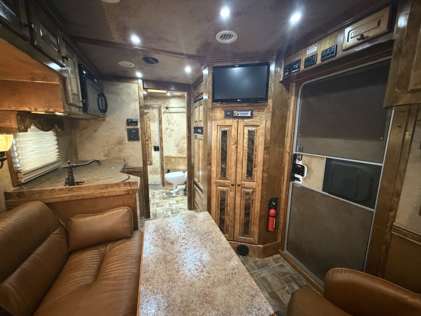 Used 2012 Cimarron 3 Horse 18' Outlaw Living Quarters Midtack 9' Hay pod Gooseneck Horse Trailer