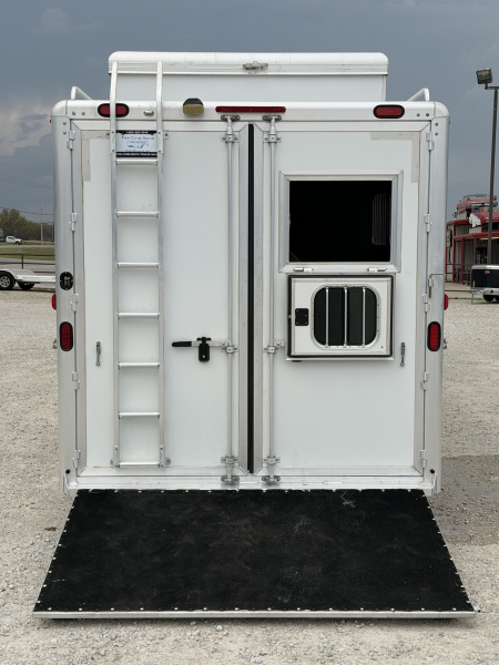 Used 2012 Cimarron 3 Horse 18' Outlaw Living Quarters Midtack 9' Hay pod Gooseneck Horse Trailer