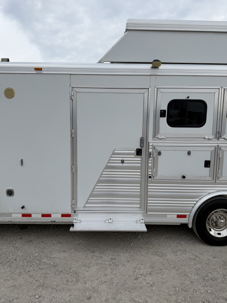 Used 2012 Cimarron 3 Horse 18' Outlaw Living Quarters Midtack 9' Hay pod Gooseneck Horse Trailer