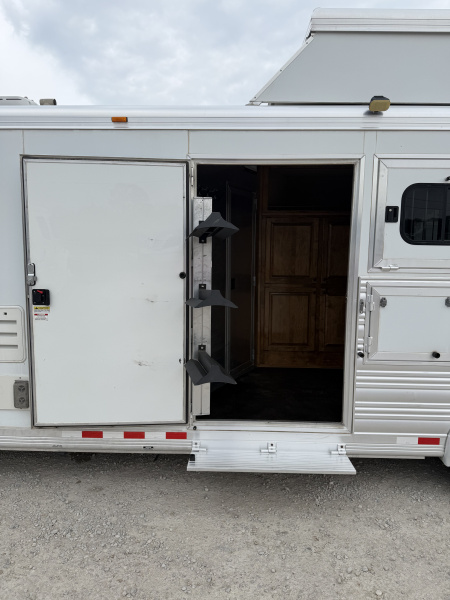 Used 2012 Cimarron 3 Horse 18' Outlaw Living Quarters Midtack 9' Hay pod Gooseneck Horse Trailer
