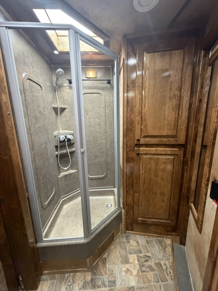 Used 2012 Cimarron 3 Horse 18' Outlaw Living Quarters Midtack 9' Hay pod Gooseneck Horse Trailer