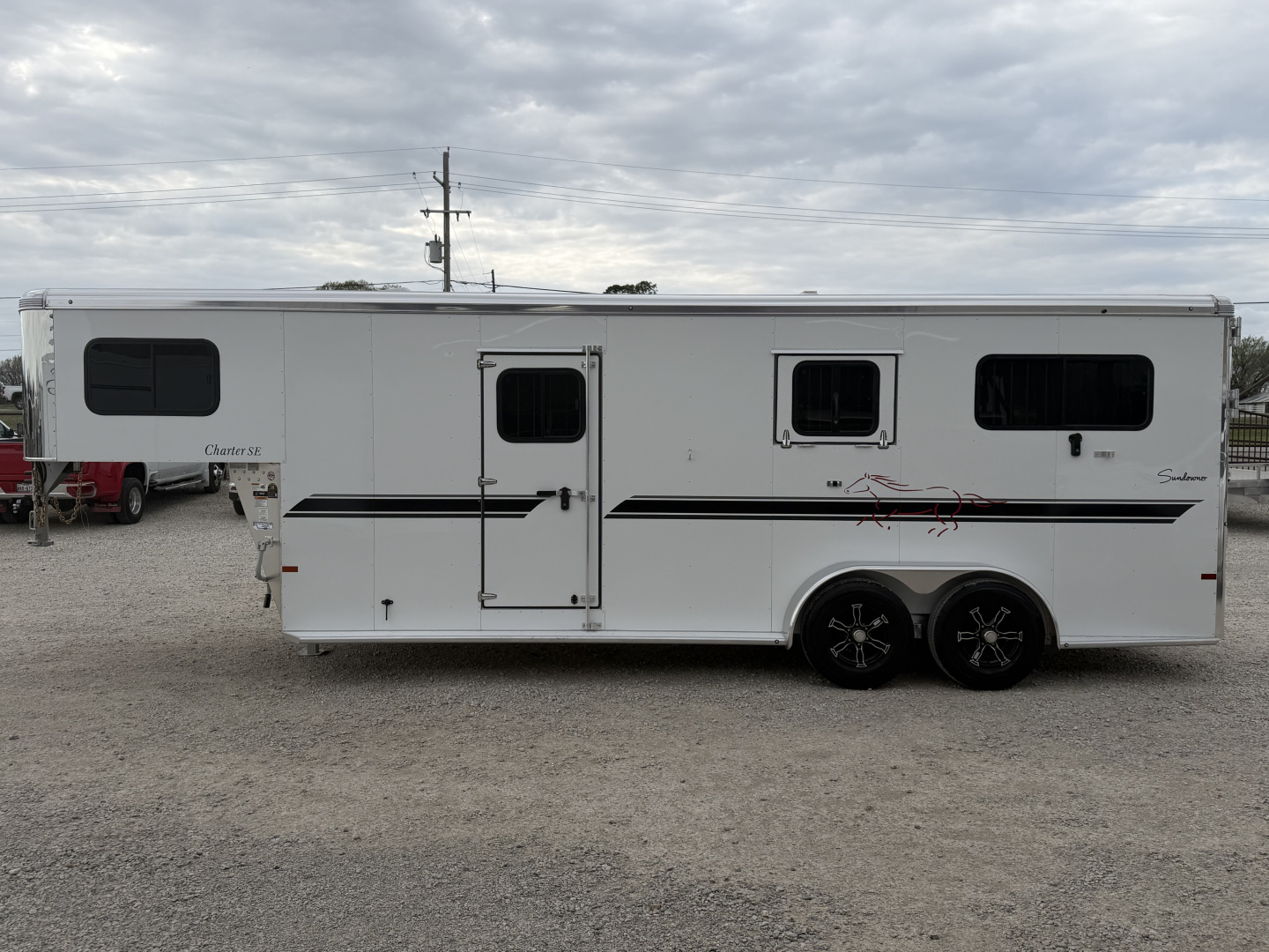 New 2027 Sundowner 2+1 Charter SE Gooseneck Horse Trailer