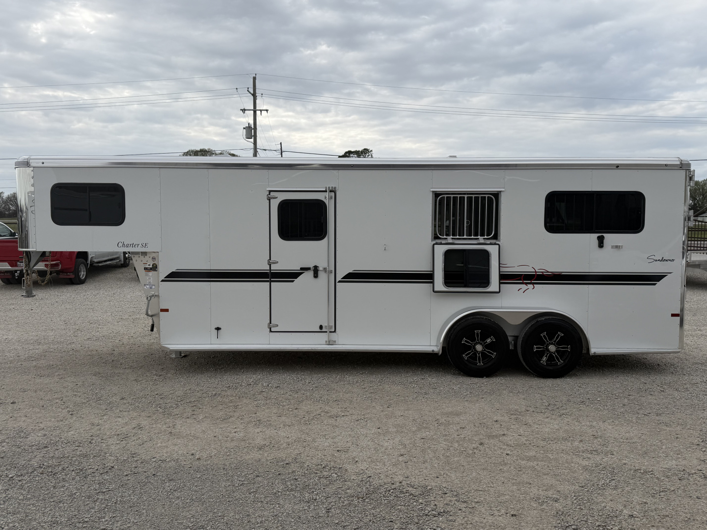 New 2027 Sundowner 2+1 Charter SE Gooseneck Horse Trailer