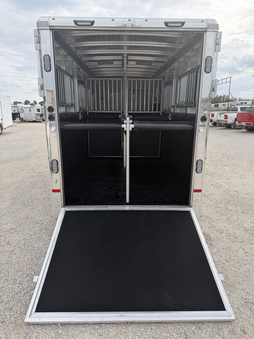 New 2027 Sundowner 2+1 Charter SE Gooseneck Horse Trailer
