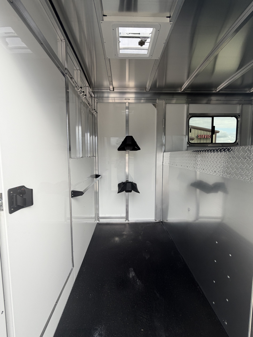 New 2027 Sundowner 2+1 Charter SE Gooseneck Horse Trailer