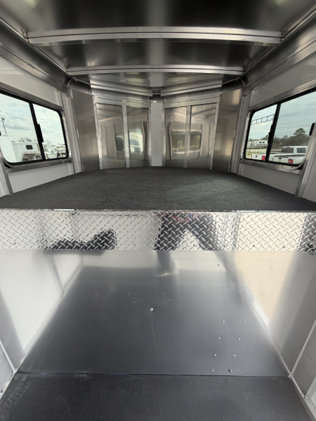 New 2027 Sundowner 2+1 Charter SE Gooseneck Horse Trailer